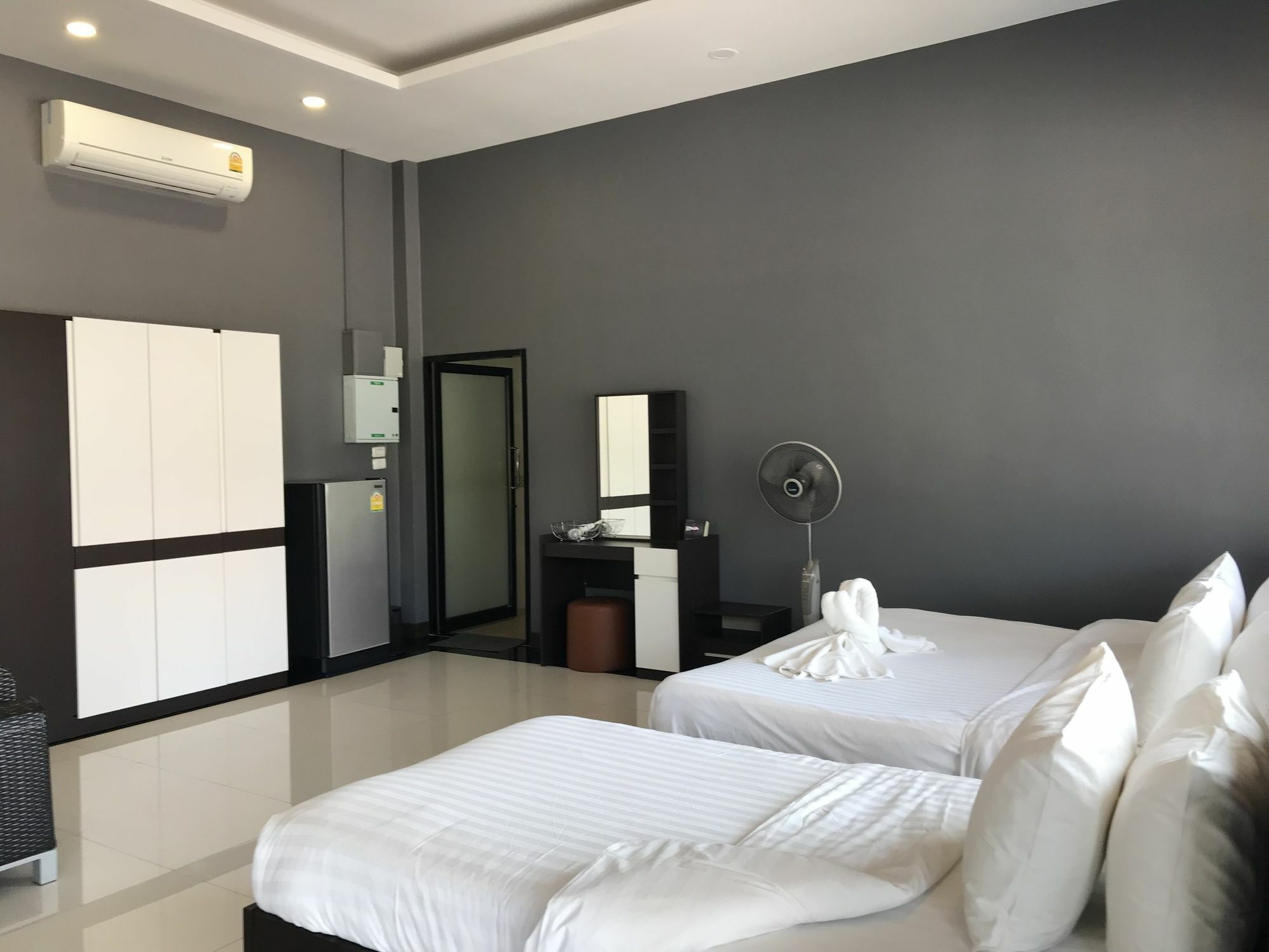 אודון תאני Usotel Waterland Hotel מראה חיצוני תמונה